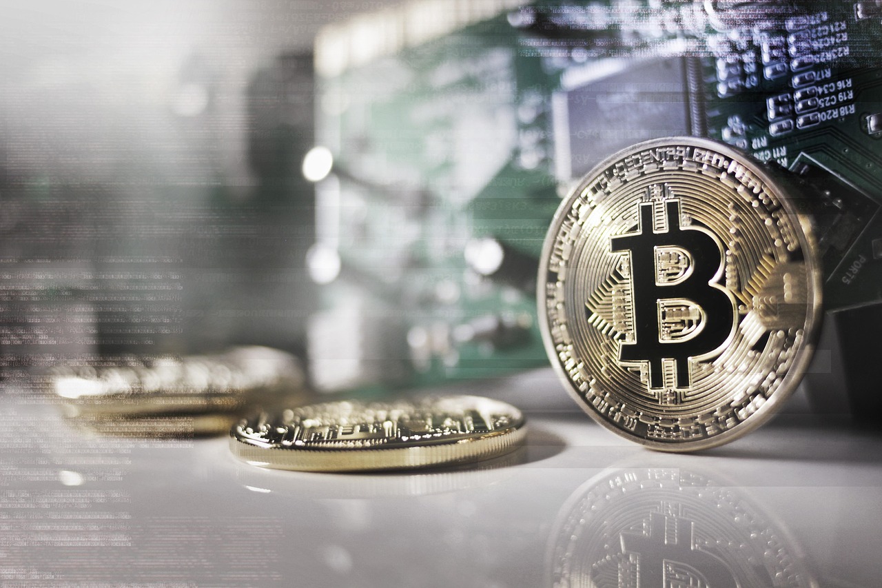 黄金再飙新高！数据：比特币通常在100~150天内跟进拉涨